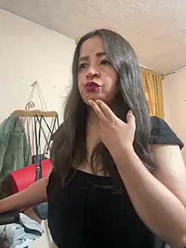 latinfemale online show from October 2025 08:20:01 PM