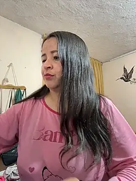 latinfemale online show from December 2025 12:51:01 AM