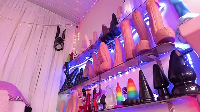 christymilkk online show from December 2024 02:06:02 AM