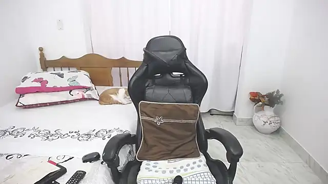 yeslluisa online show from February 2026 06:48:01 PM