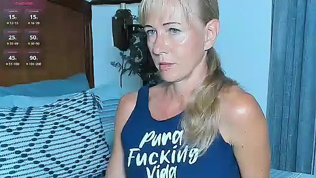 Christine 35 online show from October 2025 12:27:02 PM