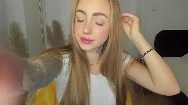 Snapshot of sexyCoralie chatting on March 2026 07:44:01 AM sexyCoralie online show from March 2026 07:44:01 AM