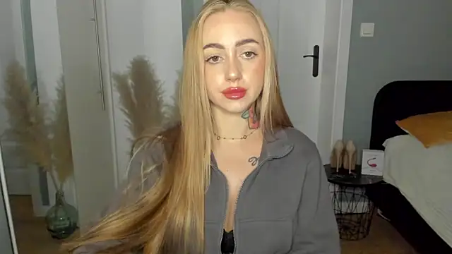 Snapshot of sexyCoralie chatting on April 2026 01:38:02 PM sexyCoralie online show from April 2026 01:38:02 PM