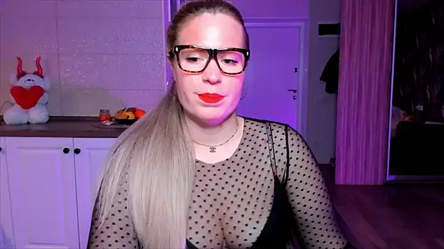 HotTiffani online show from November 2025 03:35:01 PM