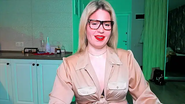 HotTiffani online show from February 2026 02:44:01 PM