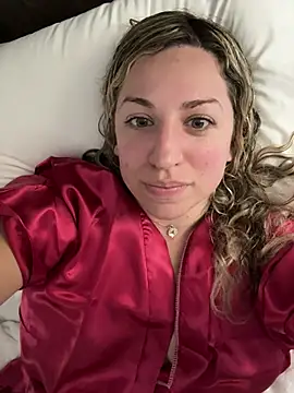 Snapshot of miamellycious chatting on January 2025 08:31:02 PM miamellycious online show from January 2025 08:31:02 PM