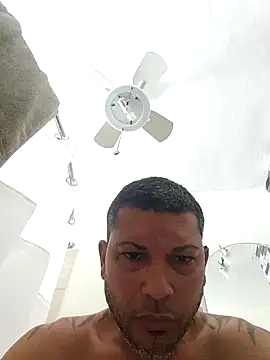 Snapshot of tropikboy chatting on January 2026 01:05:02 PM tropikboy online show from January 2026 01:05:02 PM