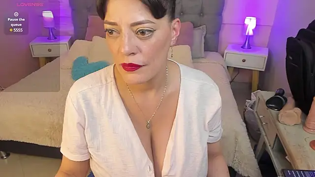  Abril W online show from February 2025 12:27:02 AM