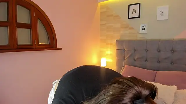  Abril W online show from February 2026 10:03:02 PM