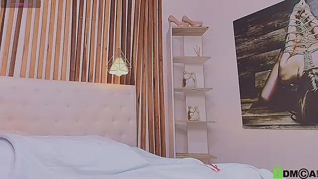 valerie lya online show from April 2026 12:33:01 PM