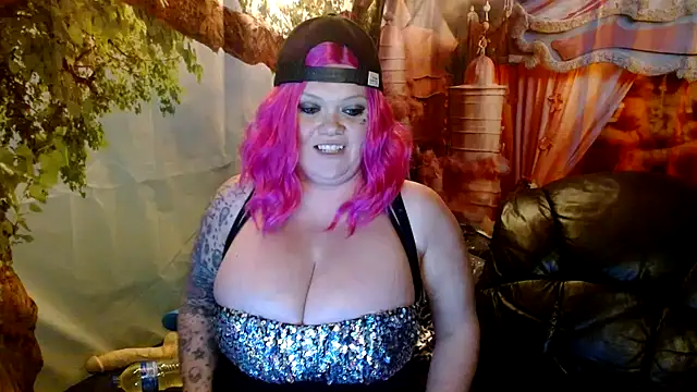 HoneyChambers online show from November 2025 12:10:01 AM