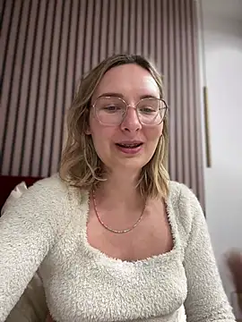 The Snowwhitee online show from February 2025 05:37:01 PM