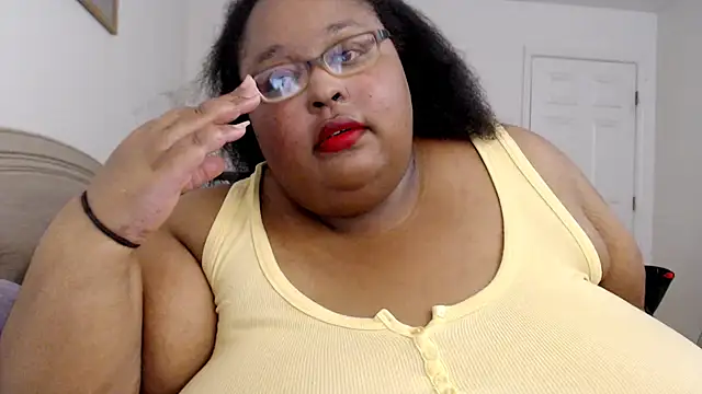 Snapshot of Loves_Aura chatting on July 2026 12:58:02 AM Loves Aura online show from July 2026 12:58:02 AM