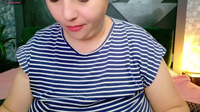 Snapshot of AleshaArabian chatting on January 2025 08:32:02 PM AleshaArabian online show from January 2025 08:32:02 PM