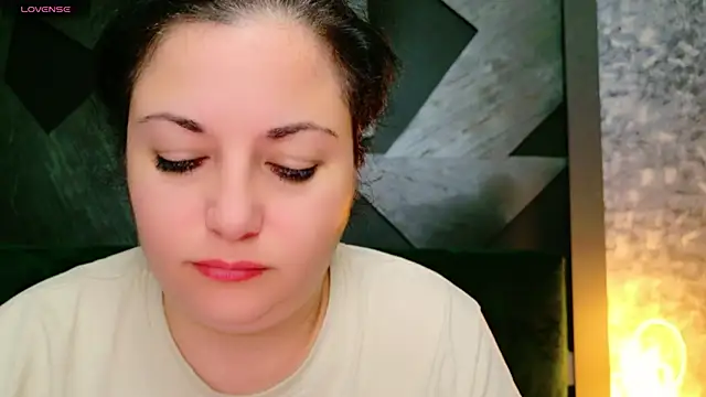 Snapshot of AleshaArabian chatting on January 2025 08:14:02 PM AleshaArabian online show from January 2025 08:14:02 PM