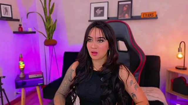 EmmyEvans1 online show from February 2026 07:40:01 PM