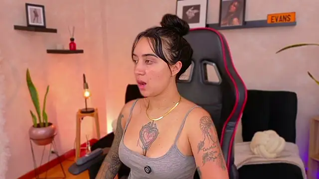 EmmyEvans1 online show from February 2026 05:30:01 PM