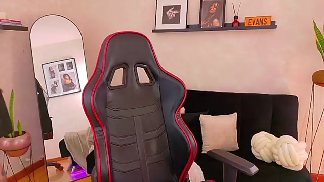 EmmyEvans1 online show from February 2026 07:24:02 PM