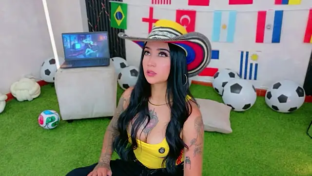Snapshot of EmmyEvans1 chatting on June 2026 07:26:02 PM EmmyEvans1 online show from June 2026 07:26:02 PM