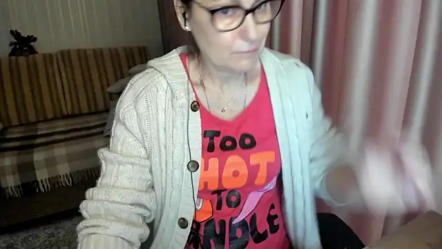 Snapshot of lauraoven chatting on January 2026 08:38:01 AM lauraoven online show from January 2026 08:38:01 AM