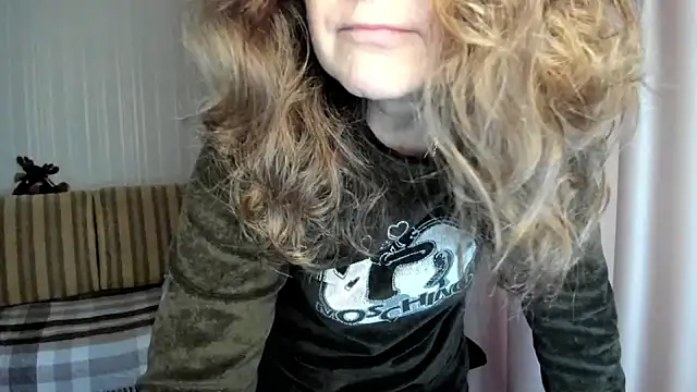 Snapshot of lauraoven chatting on January 2026 09:14:02 AM lauraoven online show from January 2026 09:14:02 AM