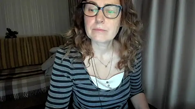 Snapshot of lauraoven chatting on January 2026 07:45:02 AM lauraoven online show from January 2026 07:45:02 AM