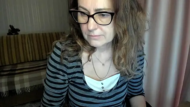 Snapshot of lauraoven chatting on January 2026 08:41:01 AM lauraoven online show from January 2026 08:41:01 AM