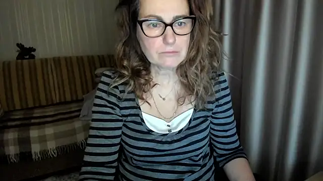 Snapshot of lauraoven chatting on January 2026 01:15:01 PM lauraoven online show from January 2026 01:15:01 PM