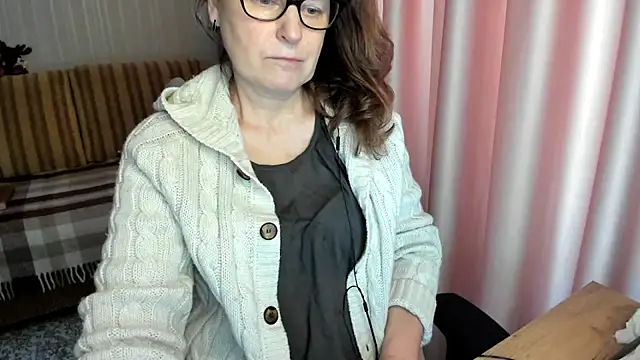 Snapshot of lauraoven chatting on February 2026 10:31:02 AM lauraoven online show from February 2026 10:31:02 AM