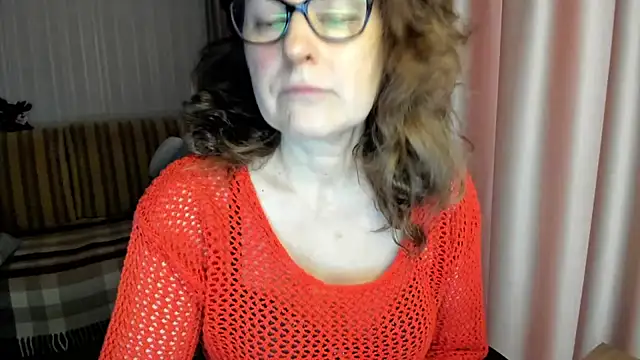 Snapshot of lauraoven chatting on February 2026 10:40:02 AM lauraoven online show from February 2026 10:40:02 AM