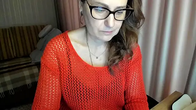 Snapshot of lauraoven chatting on February 2026 07:56:02 AM lauraoven online show from February 2026 07:56:02 AM