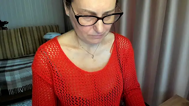 Snapshot of lauraoven chatting on March 2026 06:58:01 AM lauraoven online show from March 2026 06:58:01 AM