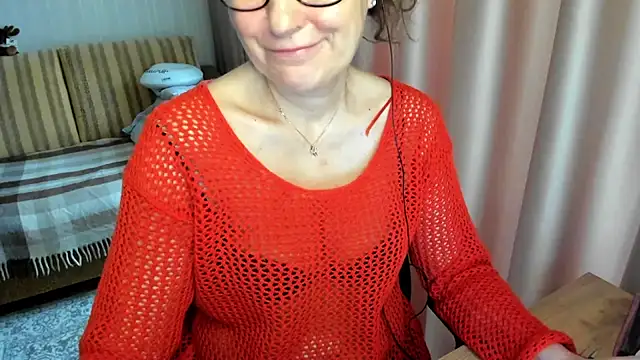 Snapshot of lauraoven chatting on March 2026 07:15:01 AM lauraoven online show from March 2026 07:15:01 AM