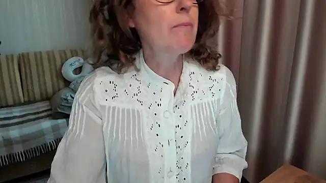 Snapshot of lauraoven chatting on July 2026 12:51:01 PM lauraoven online show from July 2026 12:51:01 PM