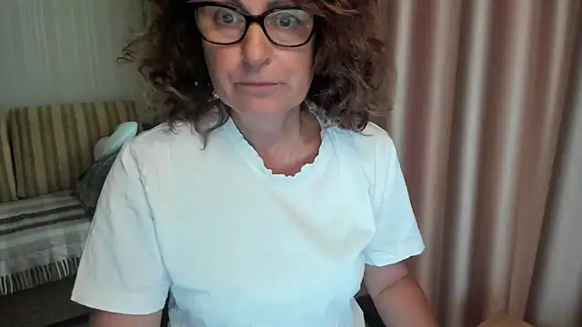Snapshot of lauraoven chatting on July 2026 11:56:02 AM lauraoven online show from July 2026 11:56:02 AM