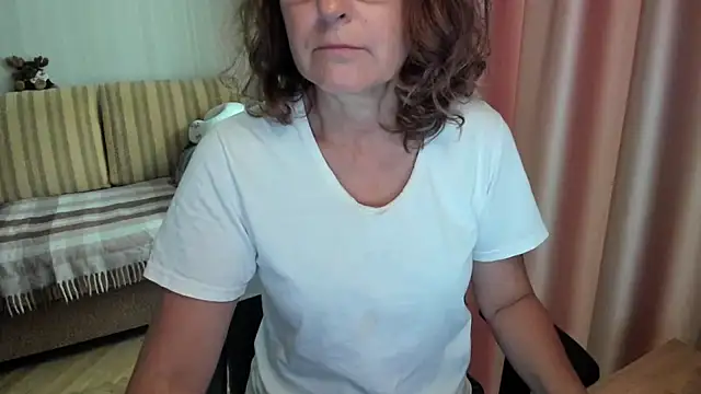 Snapshot of lauraoven chatting on August 2026 08:02:02 AM lauraoven online show from August 2026 08:02:02 AM