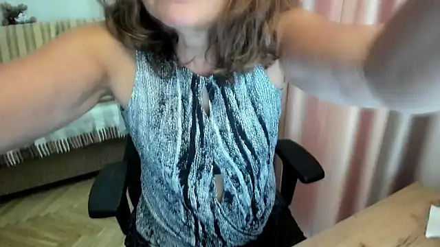 Snapshot of lauraoven chatting on August 2026 01:25:02 PM lauraoven online show from August 2026 01:25:02 PM