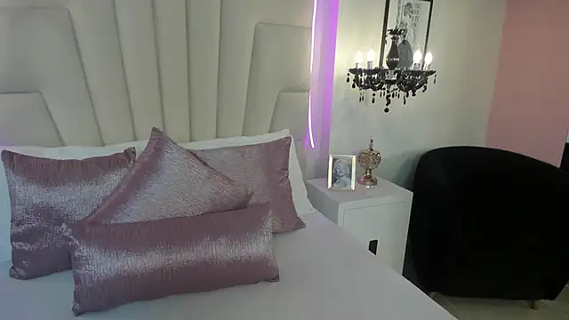 Snapshot of Sofiia_W26 chatting on May 2026 12:33:02 PM Sofiia W26 online show from May 2026 12:33:02 PM