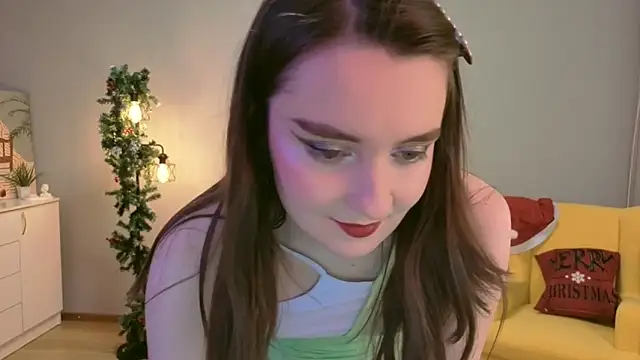 Snapshot of CloudGrace chatting on December 2025 06:23:01 PM CloudGrace online show from December 2025 06:23:01 PM