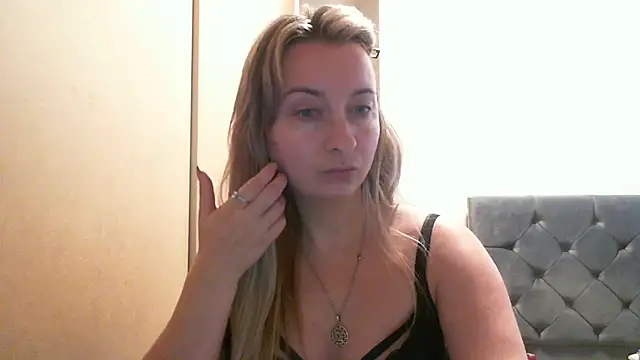 SusanCurt online show from October 2025 09:10:01 AM