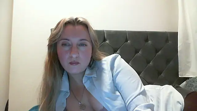 SusanCurt online show from October 2025 06:56:01 PM