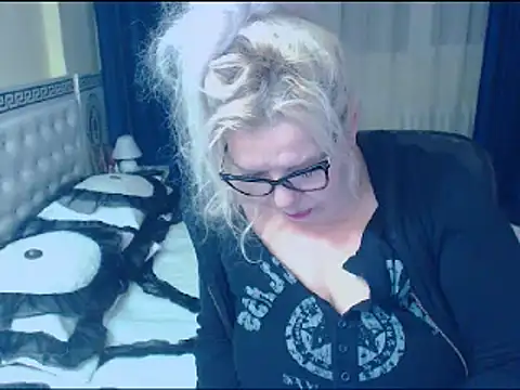 Snapshot of SonyaHotMilf chatting on February 2025 04:55:01 PM SonyaHotMilf online show from February 2025 04:55:01 PM