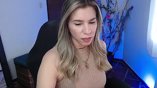 ms sofia x online show from October 2025 03:12:01 PM