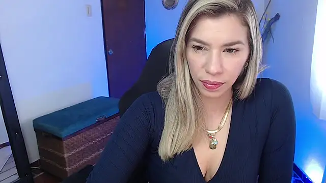 ms sofia x online show from October 2025 05:28:01 PM