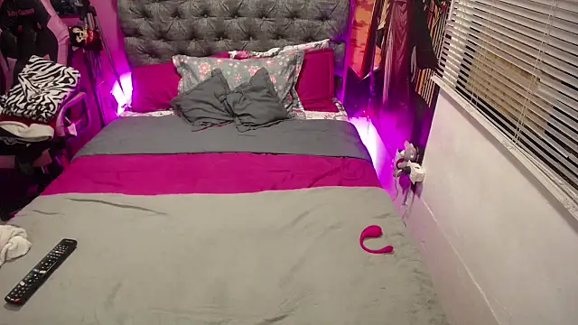 JEENEVIEVE online show from December 2025 06:16:01 PM