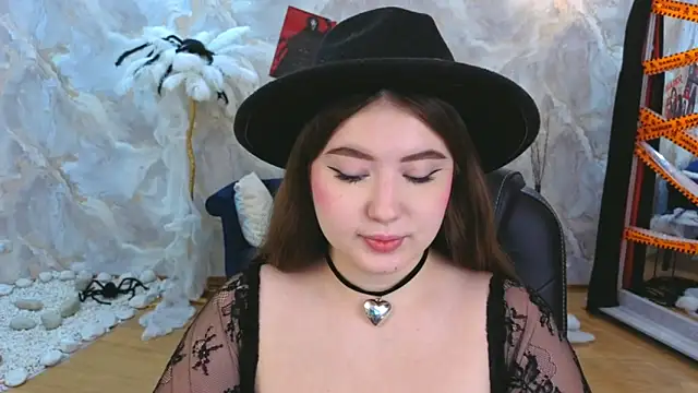 NicoleFoxery online show from October 2025 06:19:01 PM