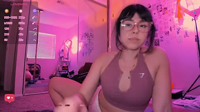 Snapshot of Evie-Luna chatting on June 2026 02:05:02 AM Evie-Luna online show from June 2026 02:05:02 AM
