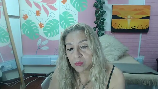 Snapshot of ZAMANTHA chatting on May 2026 03:52:01 PM ZAMANTHA online show from May 2026 03:52:01 PM
