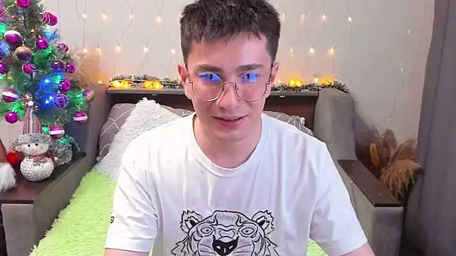 Snapshot of Yumi_steve chatting on December 2024 10:59:01 PM Yumi steve online show from December 2024 10:59:01 PM