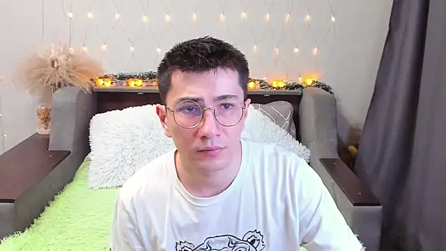 Snapshot of Yumi_steve chatting on February 2025 12:30:01 AM Yumi steve online show from February 2025 12:30:01 AM